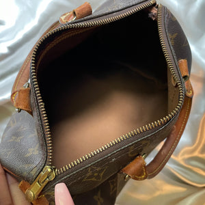 Louis Vuitton Speedy 25 Monogram Satchel Purse Handbag Leather Tote Purse  Zip LV