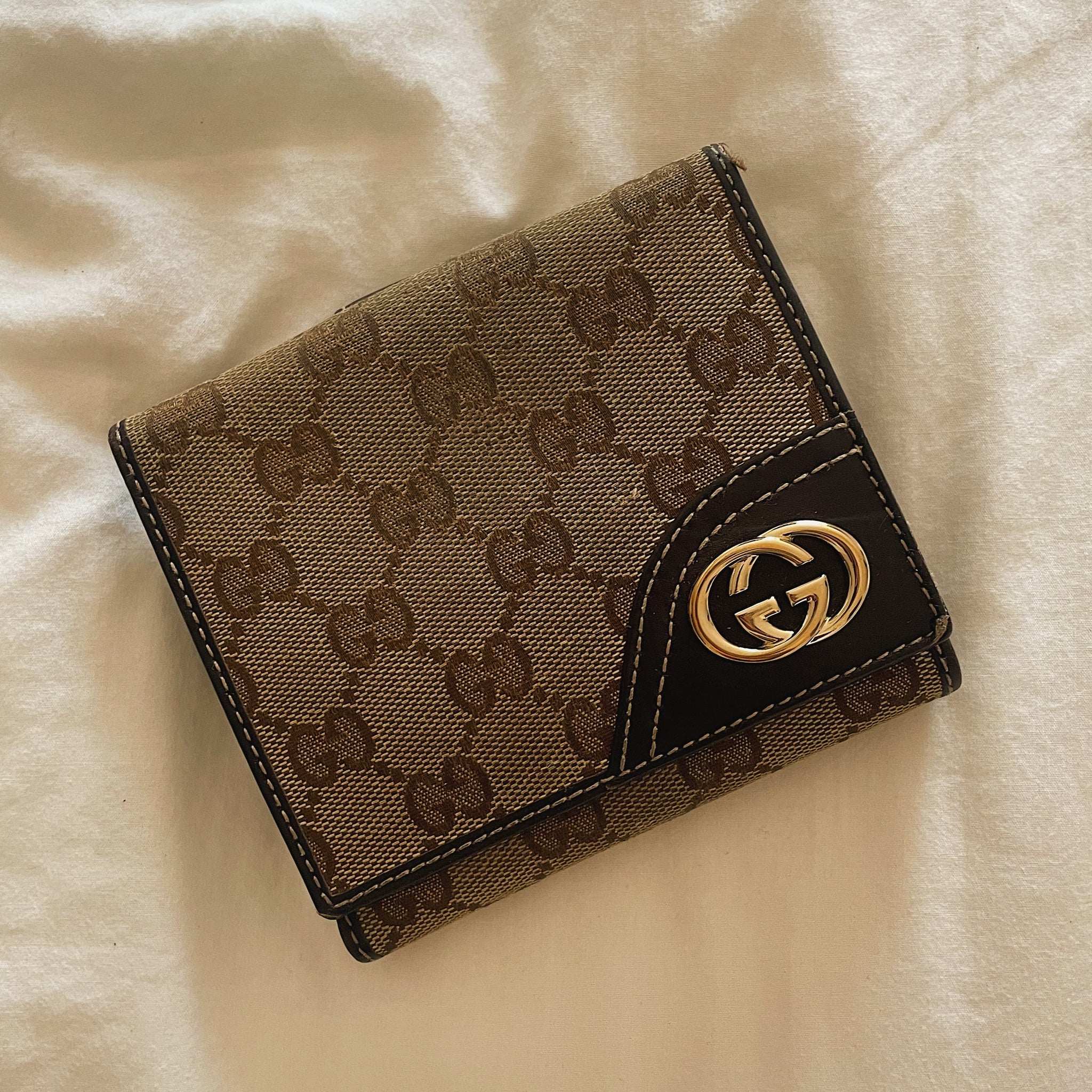 Black Leather GG Marmont Large Bi-Fold Wallet