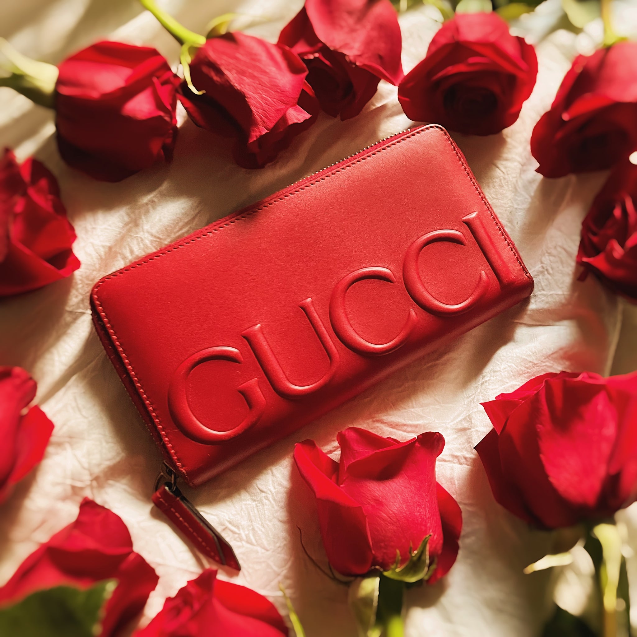 Gucci Embossed Red Zip-Around Leather Wallet – Vanilla Vintage