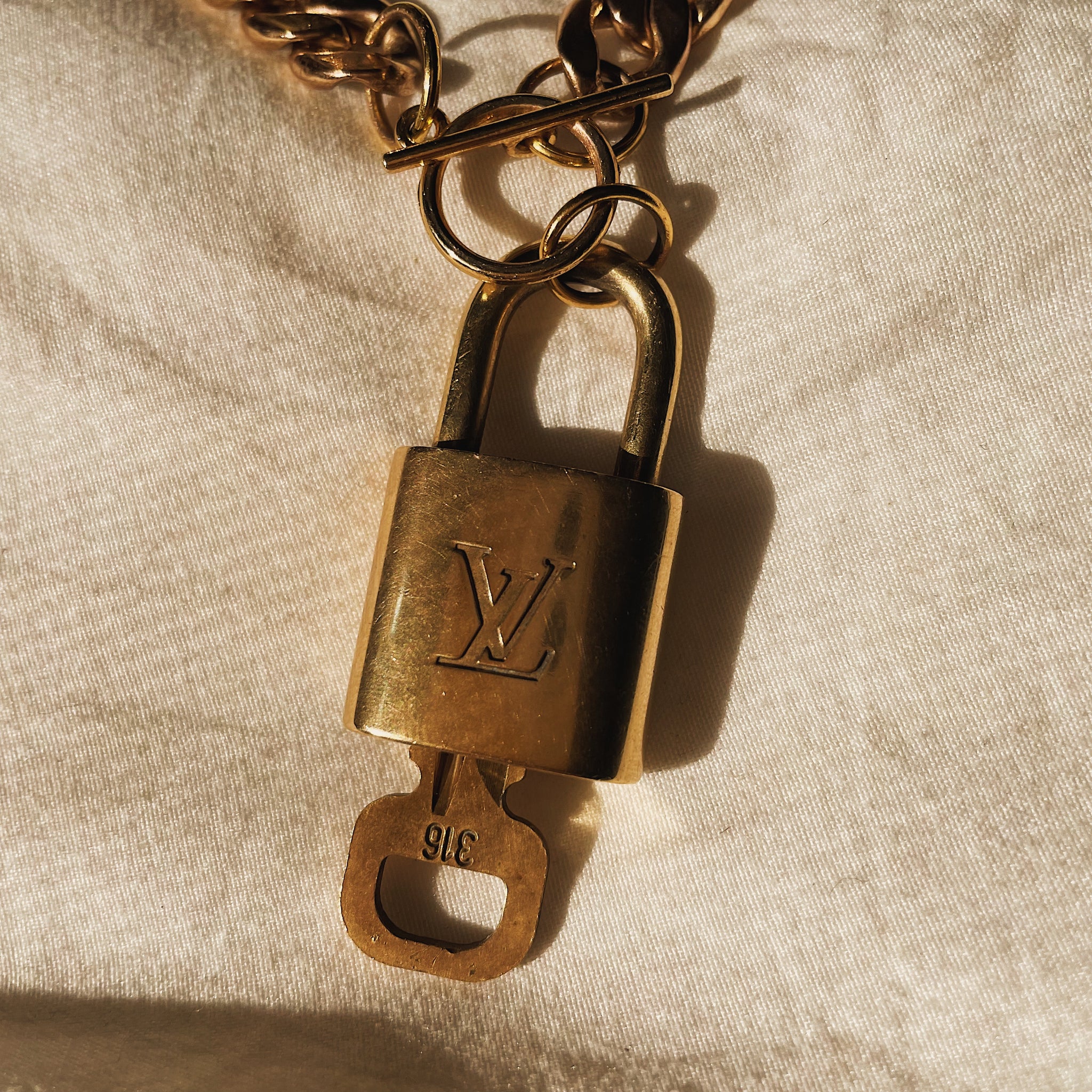 Louis Vuitton Toggle Lock & Key Anklet in Gold