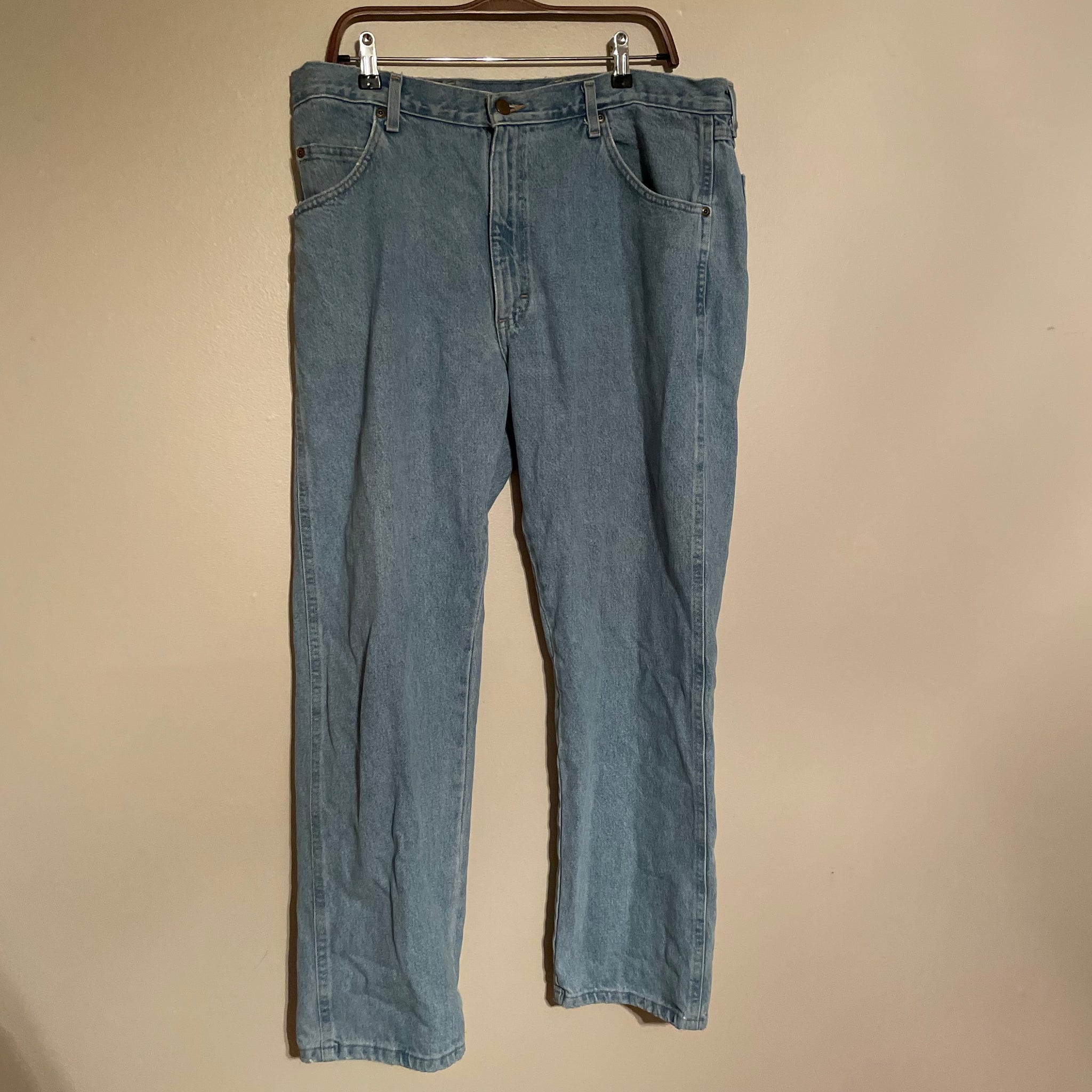 Mid-Rise Light Wash Vintage Boyfriend Wrangler Jeans (M/L)