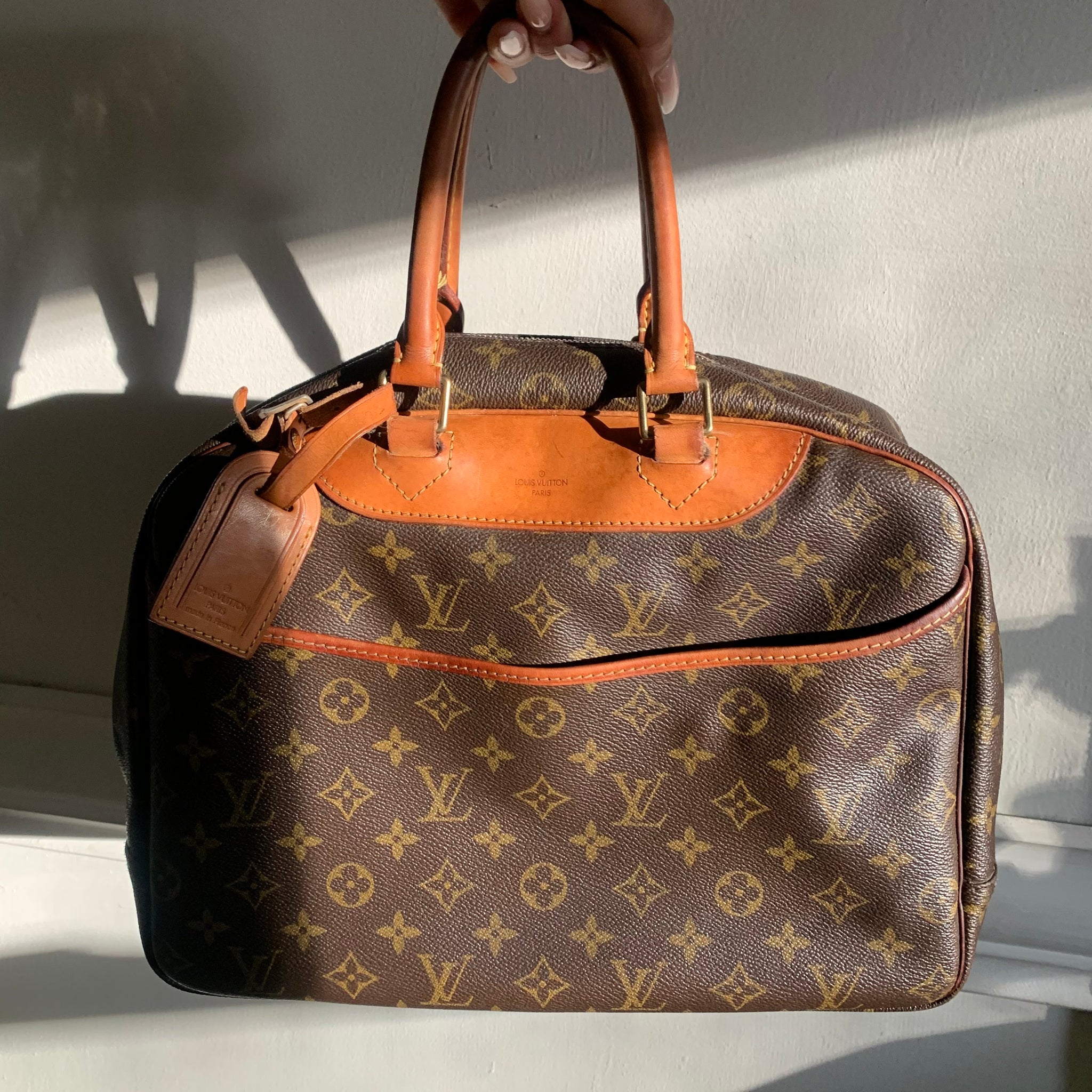 Louis Vuitton Deauville Handbag 375192
