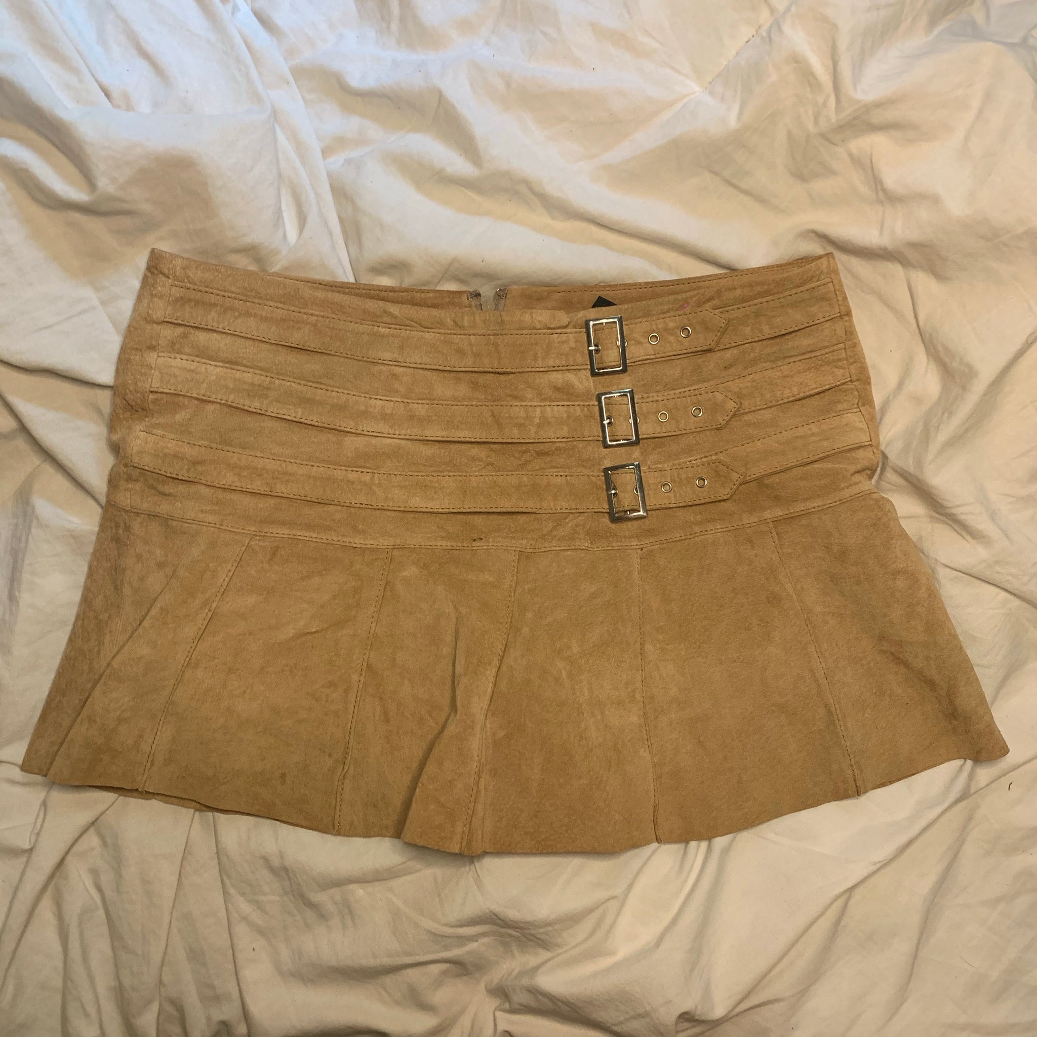 ‘Gia’ Suede Buckle Pleated Mini Skirt (M) - Shop Vanilla Vintage