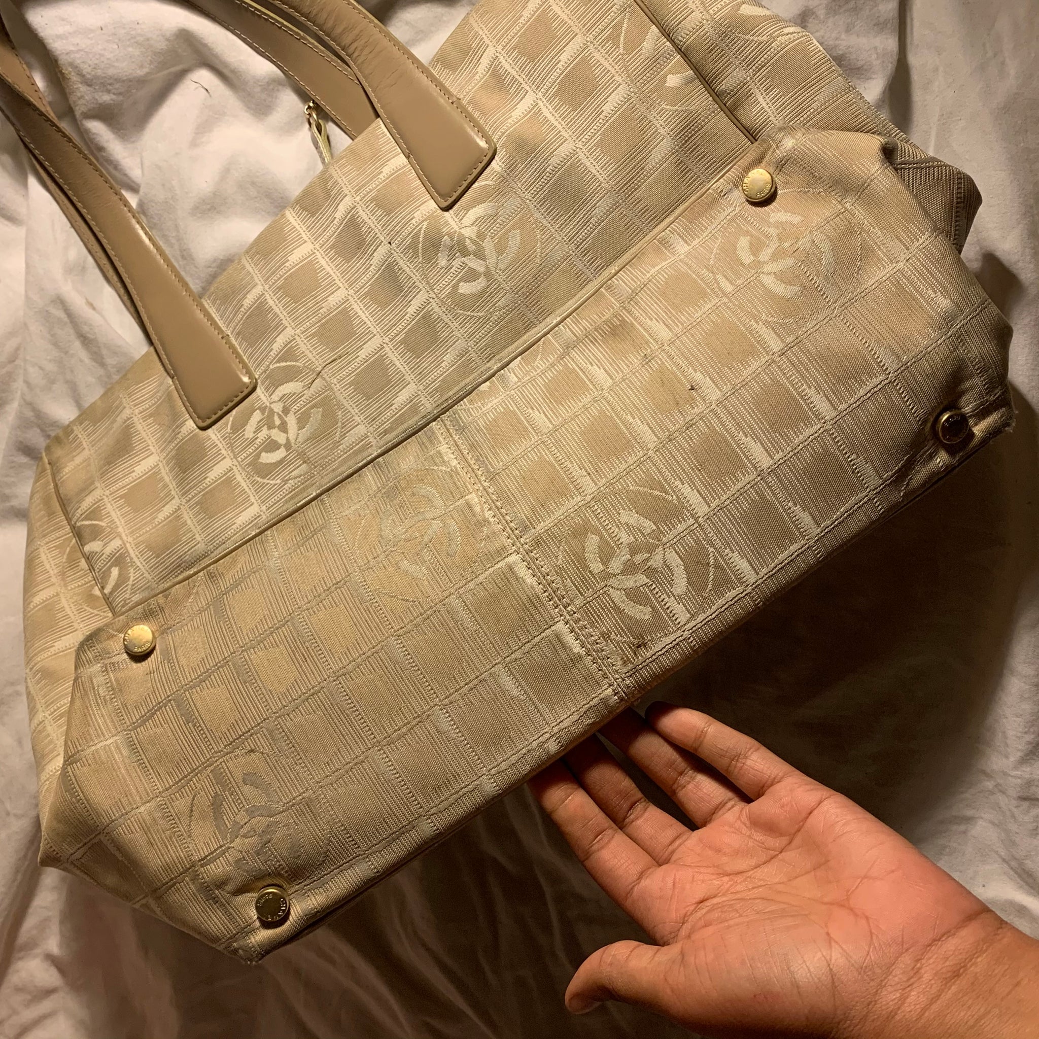 new authentic chanel hand bag